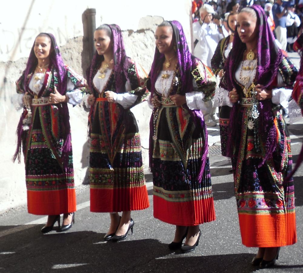 costume femminile sardo