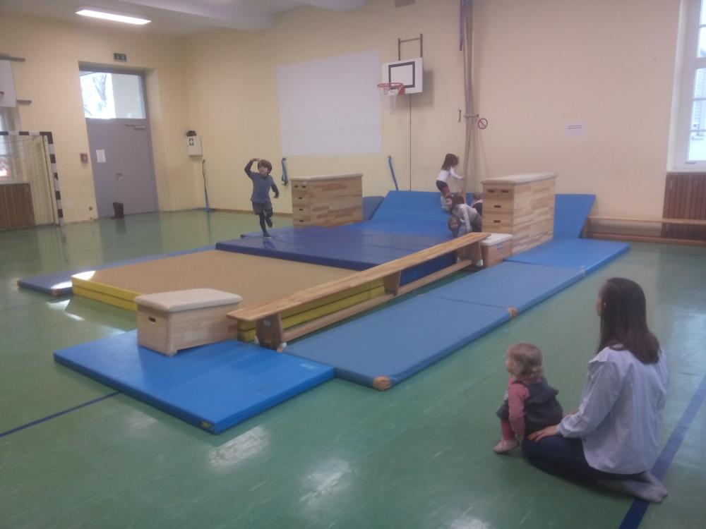 KInderturnen Zirkus Aufbau KInderturnen Zirkus Aufbau